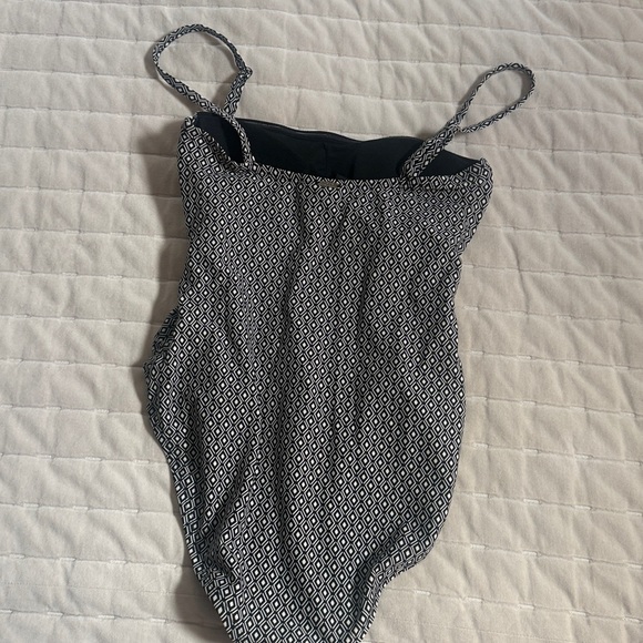 DKNY Black and White Geometric One Piece swimsuit - Picture 2 of 4